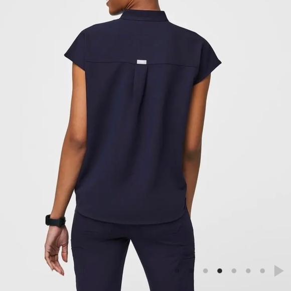 FIGS Scrub Top - Picture 1 of 3